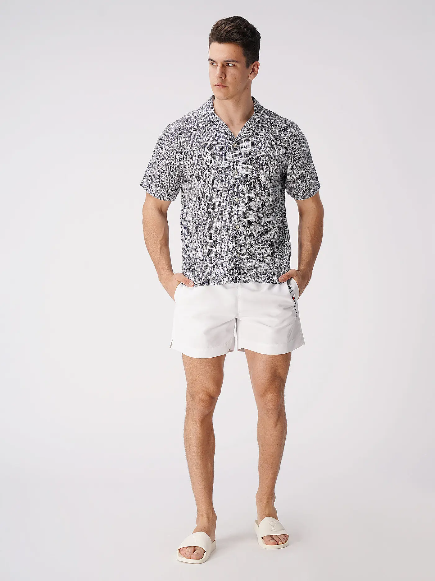 TOMMY HILFIGER | Badeshorts | weiss